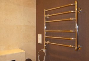 Установка электрического полотенцесушителя в ванной в Домодедово